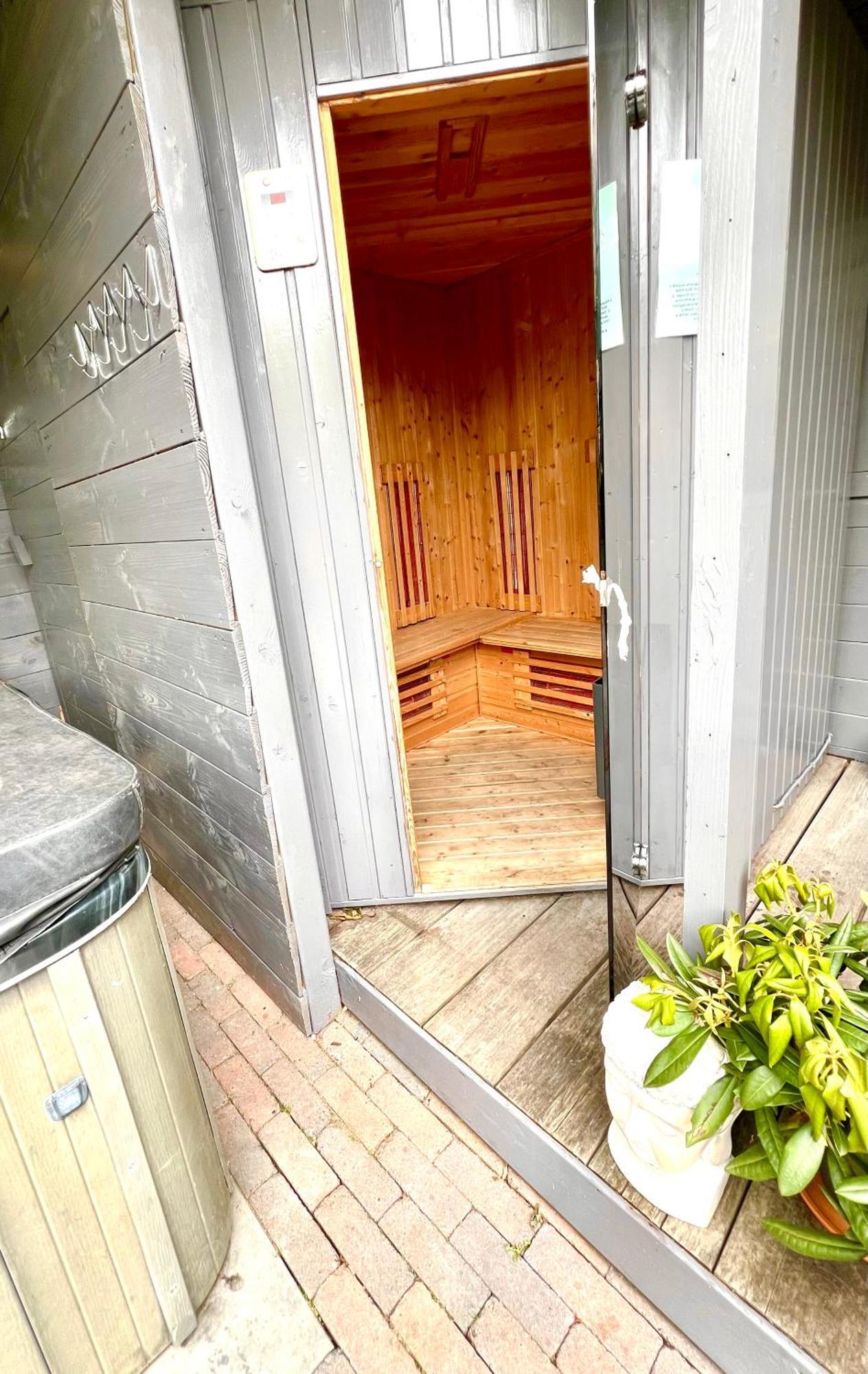 Buddha Style Family House & Jacuzzi & Sauna Near Amsterdam Vijfhuizen Eksteriør bilde